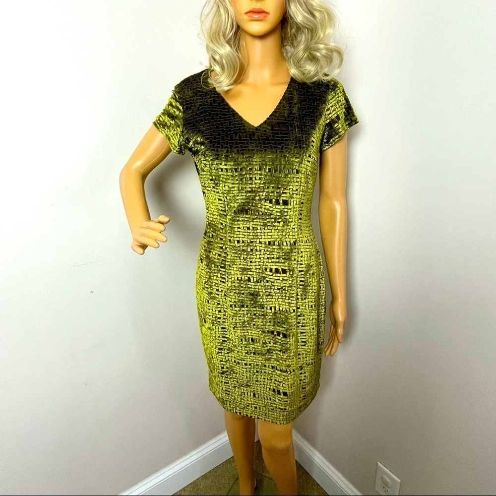 Vintage Bibbo Women’s Velvet Shift Dress – V-Neck, Short Sleeves, Green,  Size 6